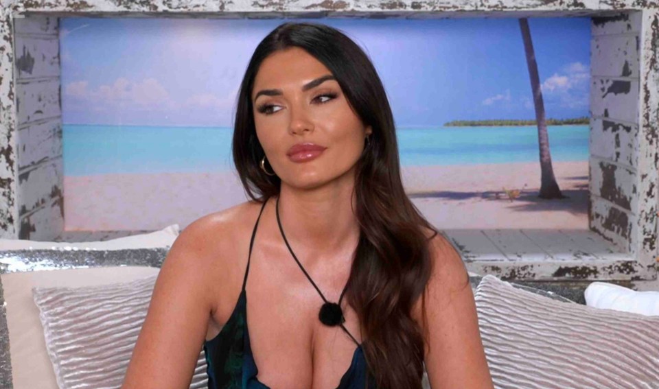 India Reynolds on Love Island.