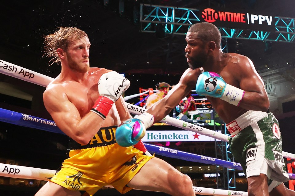 Floyd Mayweather and Logan Paul boxing.