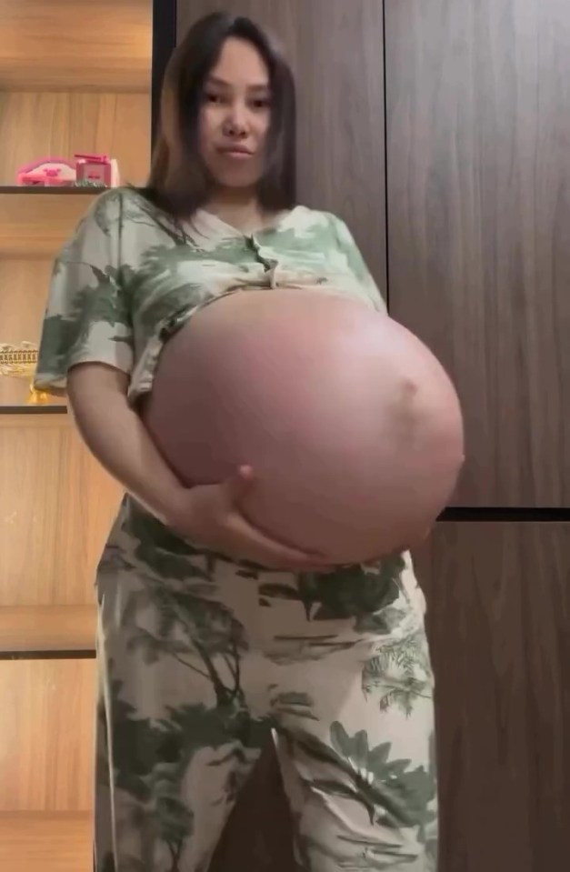 People were quick to compare the bump's shape to a "mango" or a "missile"