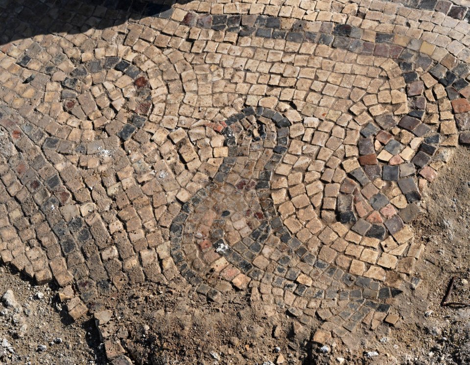 The mosaic features outlines of doves