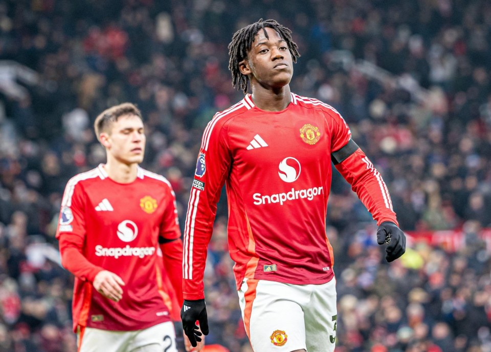 Robbie Mainoo of Manchester United during a Premier League match.