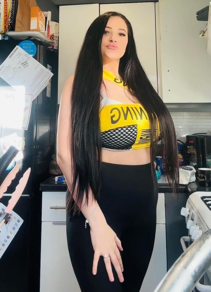 Whitney Ainscough in a yellow and black top, earning more than double Rishi Sunak.