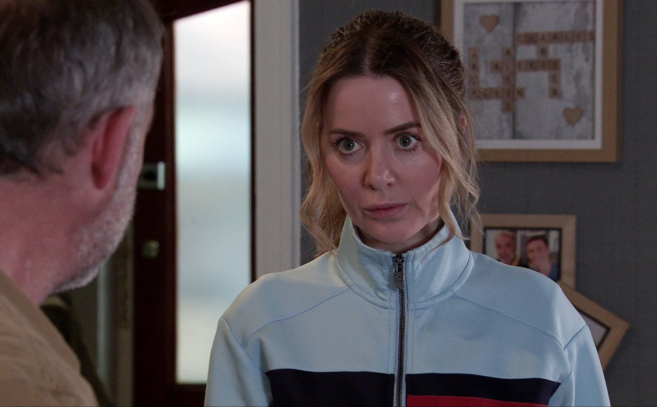 Abi Webster tells Kevin Webster she needs a few days away to stay with Lynsey and the twins.