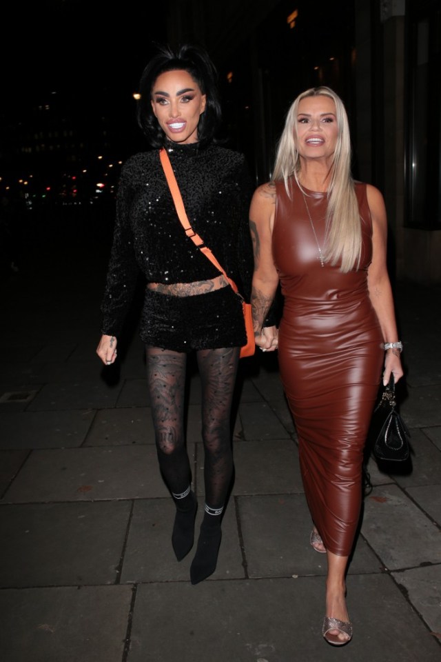 Katie Price and Kerry Katona were spotted making their way to the Geordie Shore event at Thai Square in London. Pictured: katie price,kerry katona Ref: BLU_S8113149 080125 NON-EXCLUSIVE Picture by: JP/RV/TM / SplashNews.com Splash News and Pictures USA: 310-525-5808 UK: 020 8126 1009 eamteam@shutterstock.com World Rights