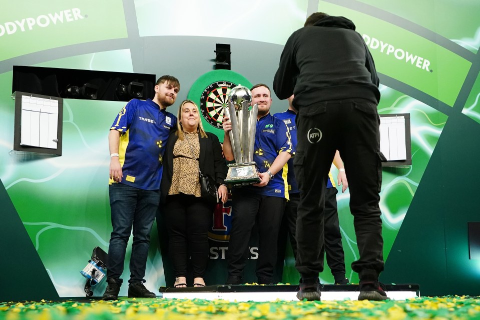 Luke Littler poses with his family and The Sid Waddell Trophy after winning the Paddy Power World Darts Championship final against Michael van Gerwen (not pictured) at Alexandra Palace, London. Picture date: Friday January 3, 2025. PA Photo. See PA story DARTS World. Photo credit should read: Zac Goodwin/PA Wire. RESTRICTIONS: Use subject to restrictions. Editorial use only, no commercial use without prior consent from rights holder.