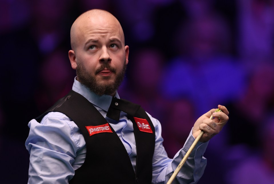 LONDON, ENGLAND - JANUARY 15: Luca Brecel of Belgium prepares to take a shot in his match against Chris Wakelin of England during day four of the Johnstone's Paint Masters 2025 at Alexandra Palace on January 15, 2025 in London, England. (Photo by Warren Little/Getty Images)