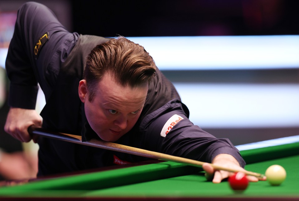 LONDON, ENGLAND - JANUARY 19: Shaun Murphy of England plays a shot during day eight of the Johnstone's Paint Masters 2025 at Alexandra Palace on January 19, 2025 in London, England. (Photo by Harry Murphy/Getty Images)