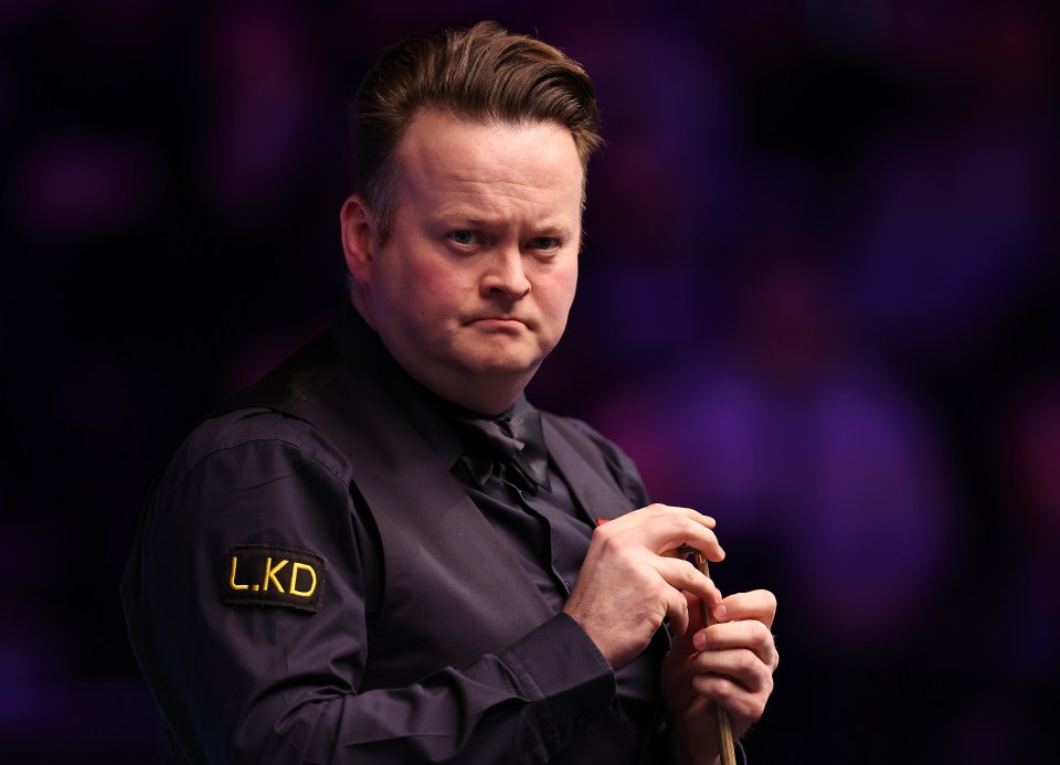 LONDON, ENGLAND - JANUARY 19: Shaun Murphy of England chalks his cueduring day eight of the Johnstone's Paint Masters 2025 at Alexandra Palace on January 19, 2025 in London, England. (Photo by Harry Murphy/Getty Images)