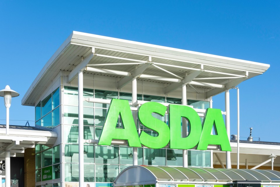 H3GTG3 Asda Ashford Superstore, Kimberley Way, Ashford, Kent, England, United Kingdom