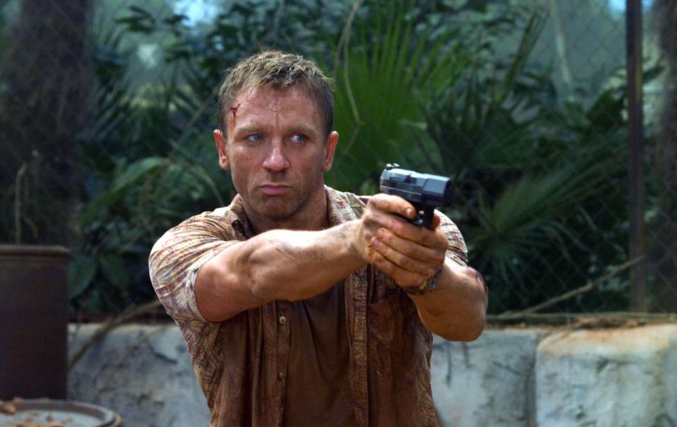 Daniel Craig aiming a gun in Casino Royale.