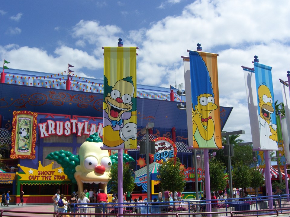 Krustyland entrance at Universal Studios with Simpsons characters.