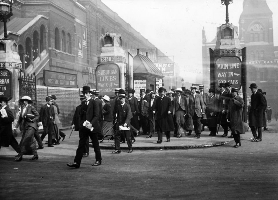 Commuters leaving Liverpool Street Station, London, circa 1915.