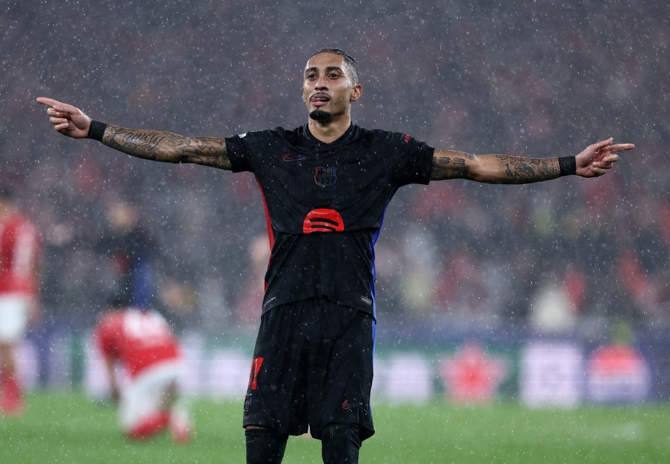 Soccer Football - Champions League - Benfica v FC Barcelona - Estadio da Luz, Lisbon, Portugal - January 21, 2025 FC Barcelona's Raphinha celebrates scoring their fifth goal REUTERS/Rodrigo Antunes