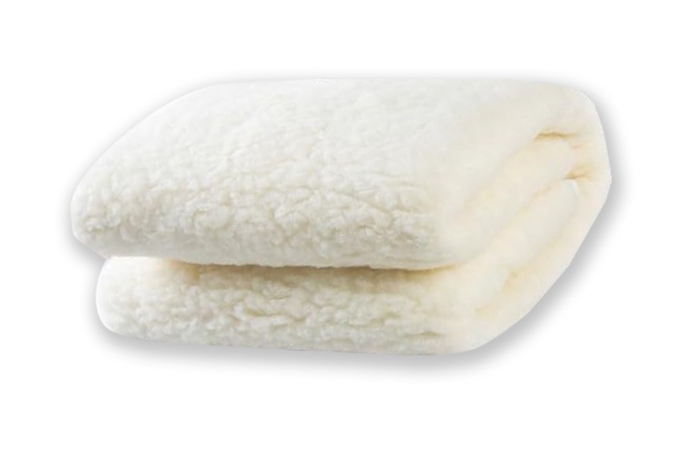 The Egypto Thermal Fleece Underblanket is very soft to sleep on