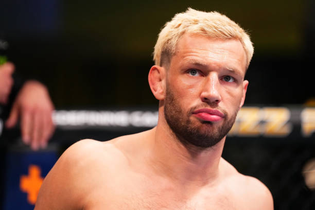 LAS VEGAS, NEVADA - NOVEMBER 09: Reinier de Ridder of The Netherlands prepares to face Gerald Meerschaert in a middleweight fight during the UFC Fight Night event at UFC APEX on November 09, 2024 in Las Vegas, Nevada. (Photo by Chris Unger/Zuffa LLC)