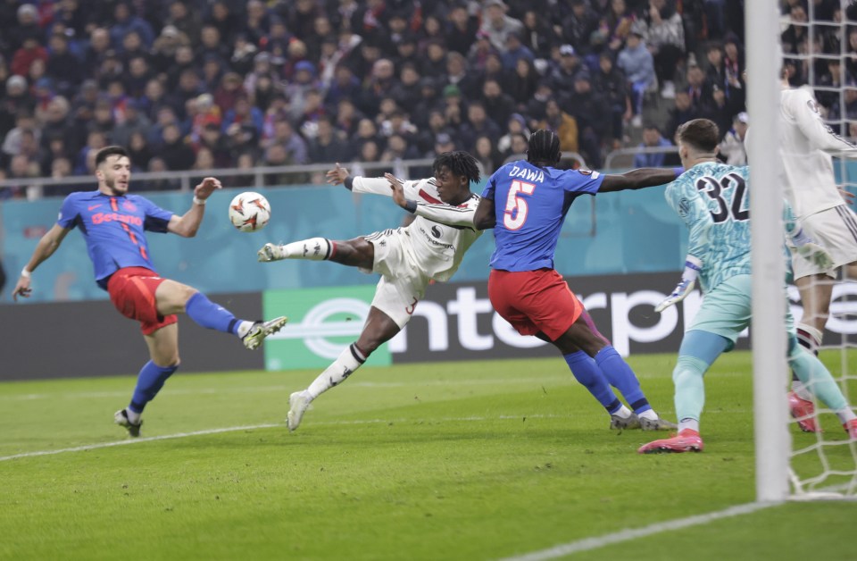 Manchester United's Kobbie Mainoo in action during a soccer match.