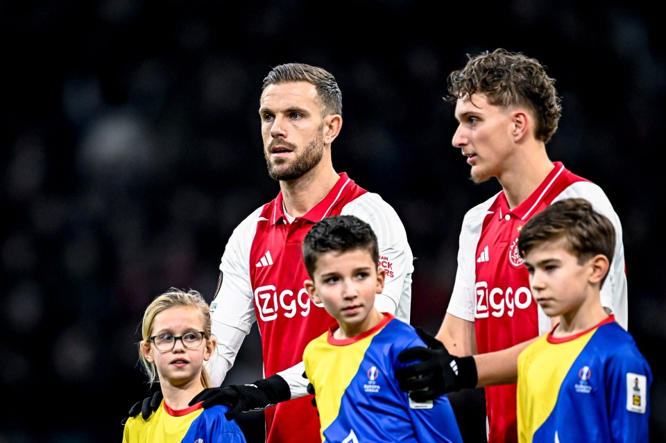 Ajax players Jordan Henderson and Mika Godts with young fans.