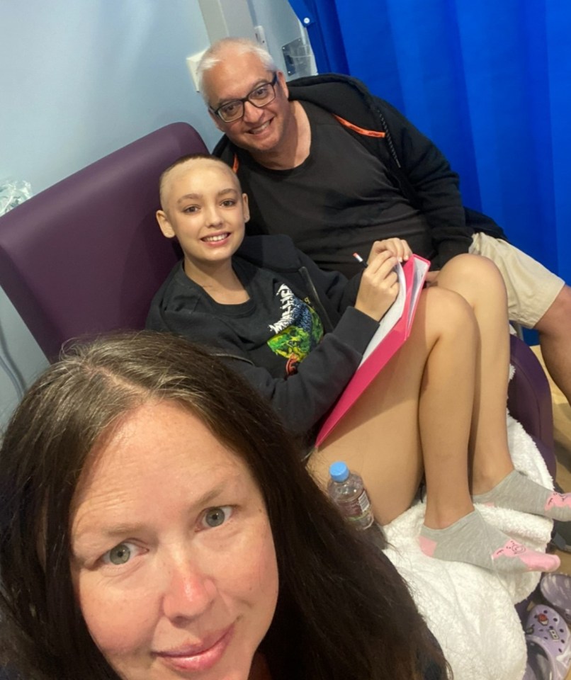 Photo of a teenage girl with her parents in a hospital room.