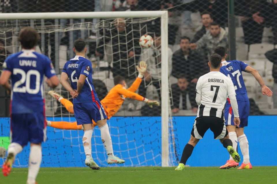 Milot Rashica scoring a goal during a soccer match.