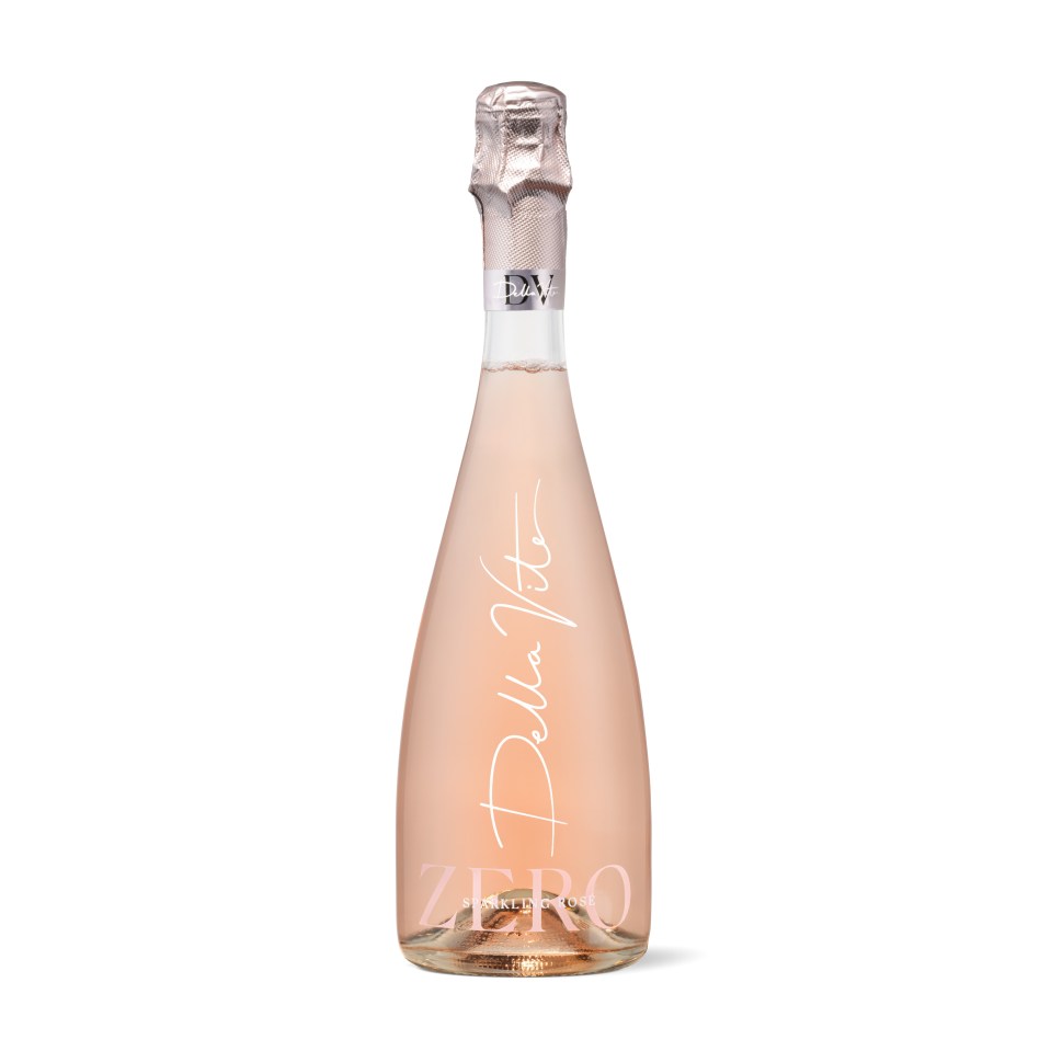 Bottle of Bella Vita Zero Sparkling Rosé.