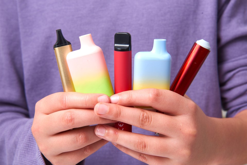 Ministers must bring in tougher penalties for selling vapes to kids, a public poll shows