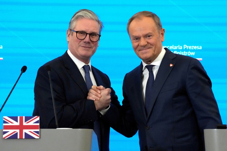 Keir Starmer and Donald Tusk shaking hands.