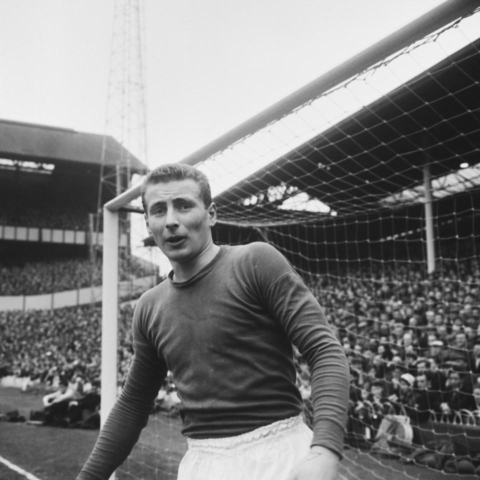 Black and white photo of David Gaskell, Manchester United goalkeeper, at White Hart Lane.