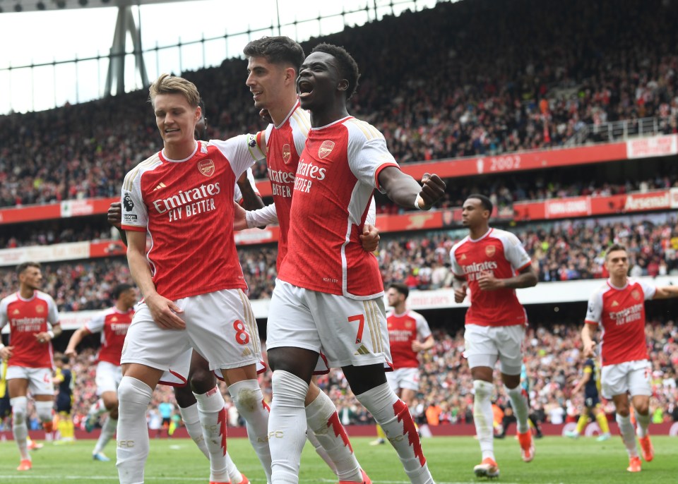 Bukayo Saka celebrates an Arsenal goal with teammates.