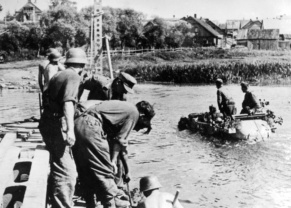 A drop-down propeller allowed it to travel across the water too