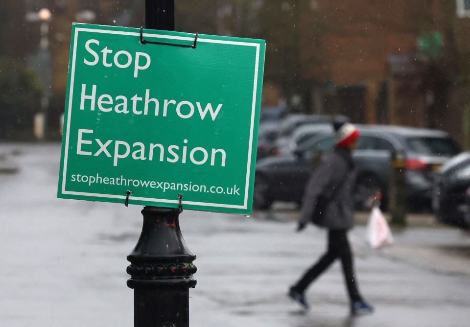 A green sign reading "Stop Heathrow Expansion" attached to a lamppost.