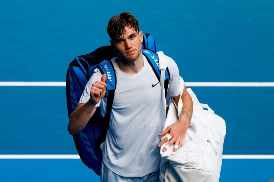 Jack Draper giving a thumbs up after a tennis match.