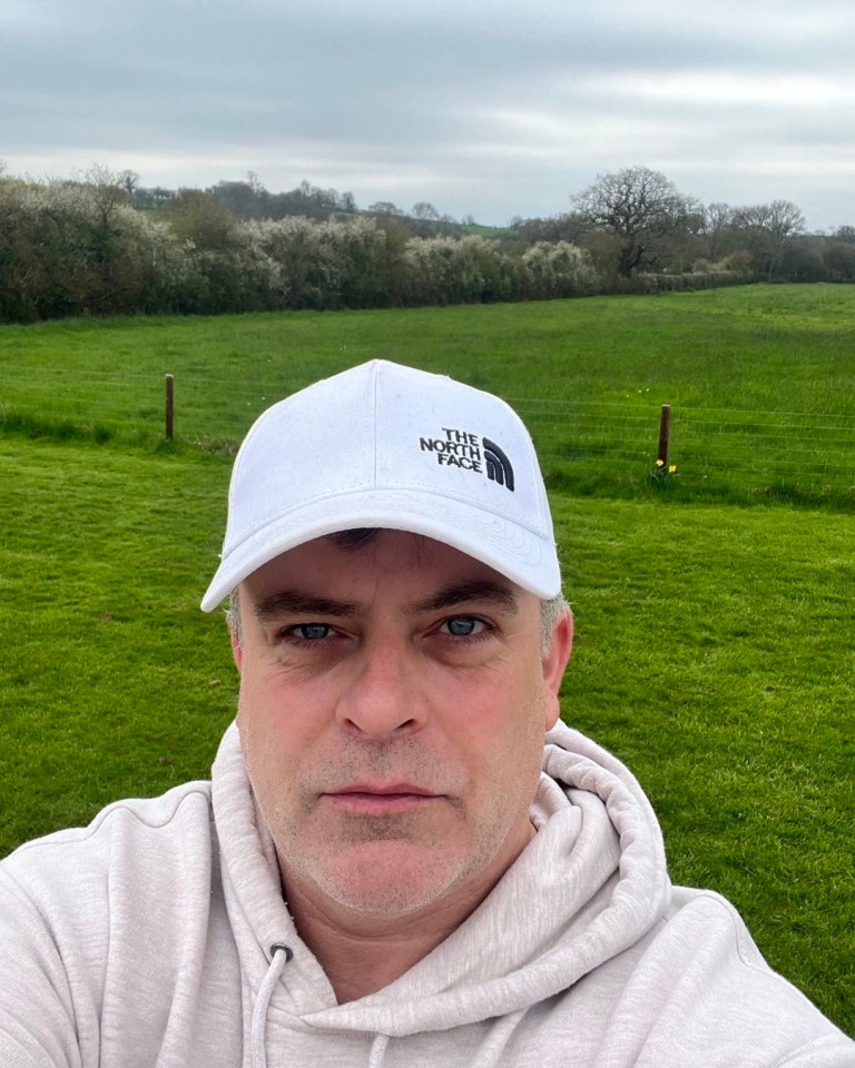 Selfie of Simon Gregson wearing a white The North Face baseball cap.