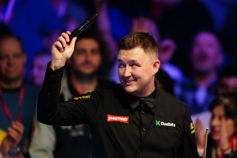 Kyren Wilson celebrating a snooker victory.