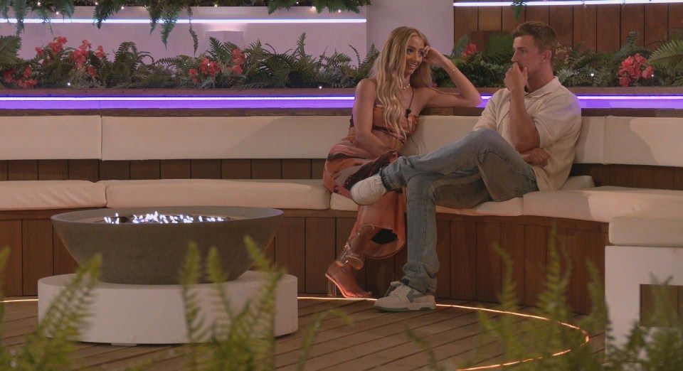 Abi Moores and Mitch Taylor chat on Love Island.