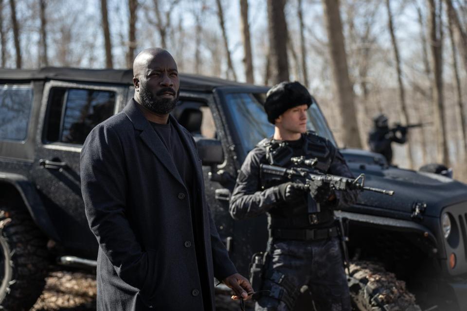 Still from Alarum (2025), showing Scott Eastwood and Mike Colter.