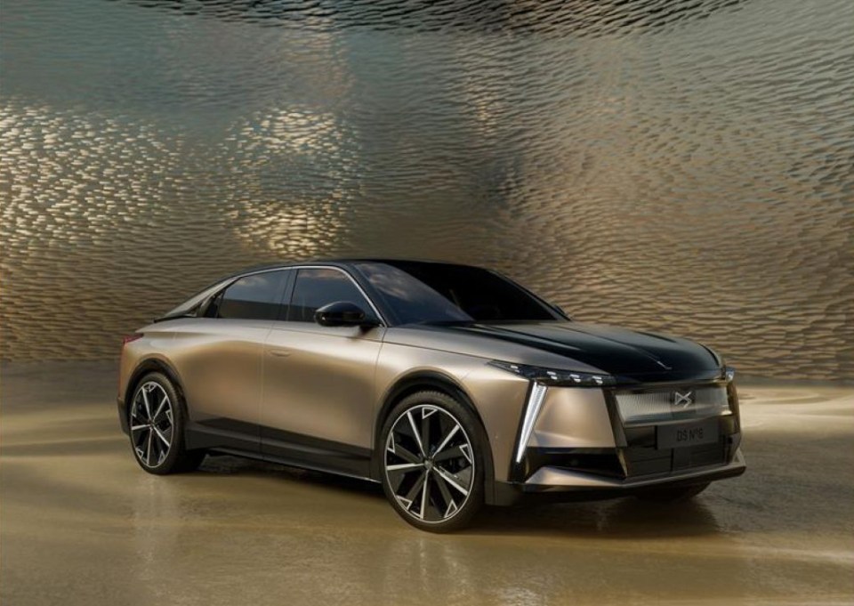 DS AERO SPORT LOUNGE concept electric SUV coupé.