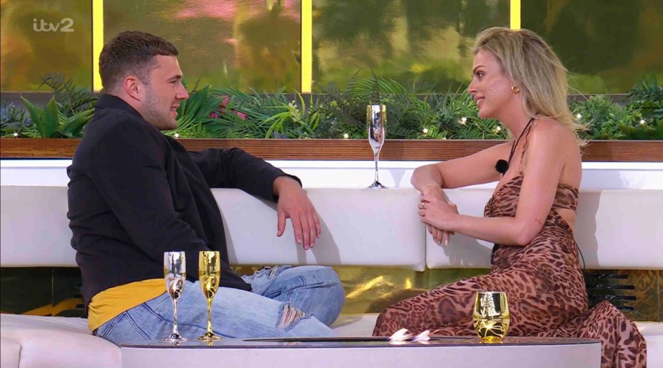 Curtis Pritchard and Danielle Sellers in conversation on ITV2 Love Island.