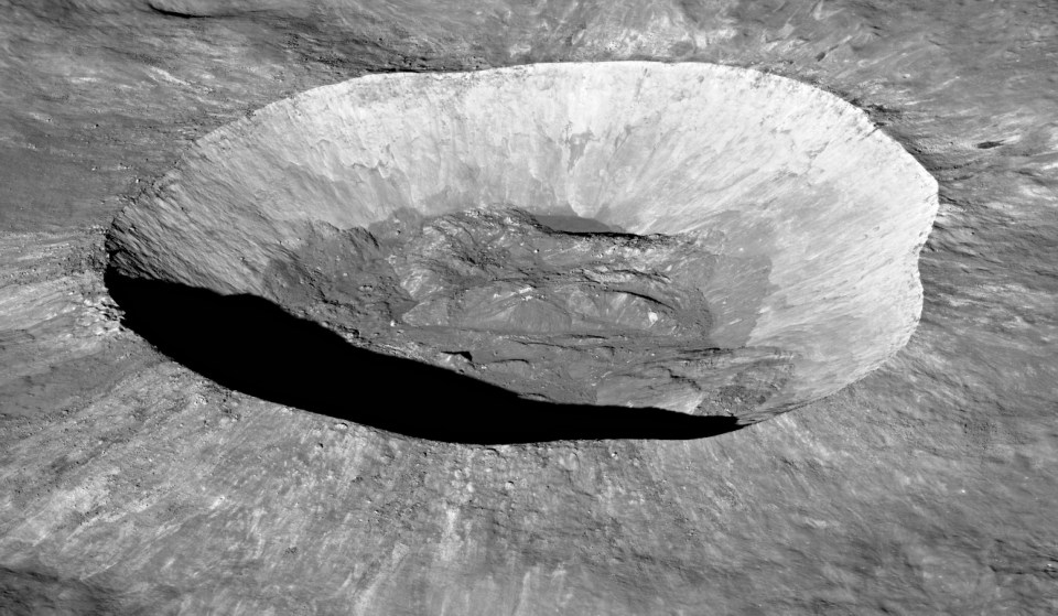 Lunar crater, possibly the origin of asteroid Kamo'oalewa.