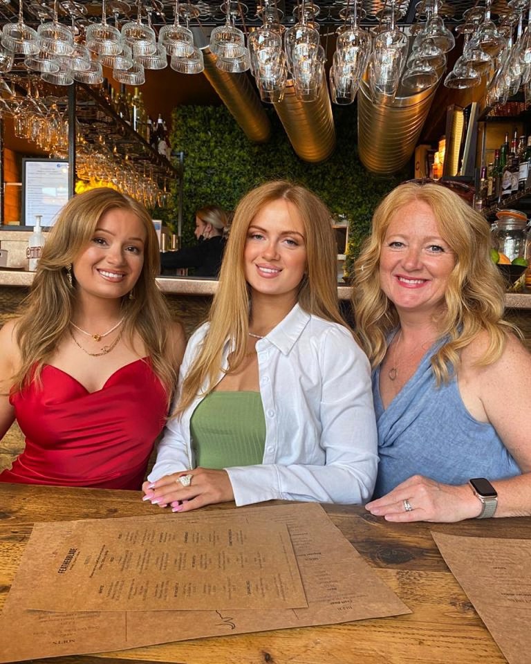 Maisie Smith with her mother and sister at lunch.