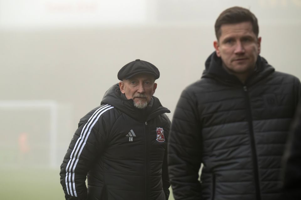 Ian Holloway and Lee Bell, managers of Swindon Town and Crewe Alexandra, respectively.