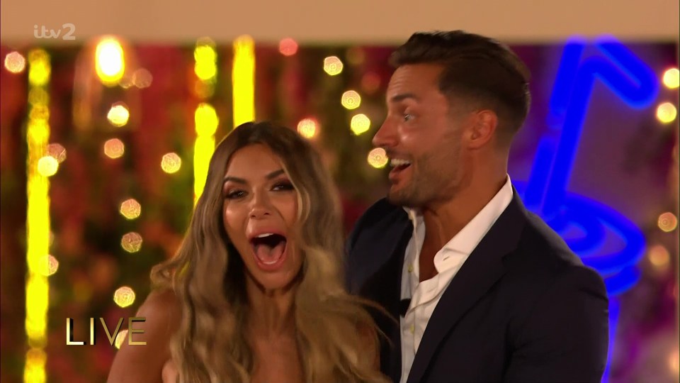 Ekin-Su and Davide win Love Island.