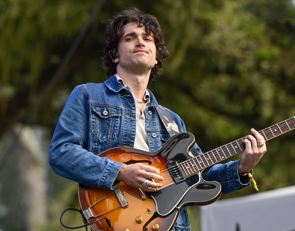 Elijah Hewson of Inhaler performing at a music festival.