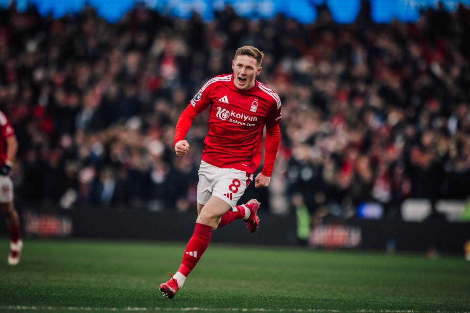 Elliot Anderson of Nottingham Forest celebrating a goal.