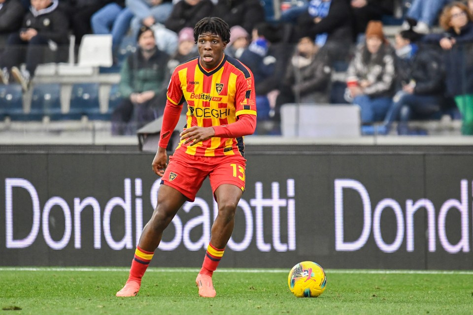 Patrick Dorgu, Lecce soccer player, on the field.