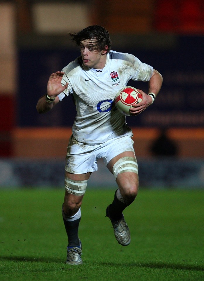 Alex Gray, England U20 captain, running with the rugby ball during a match.