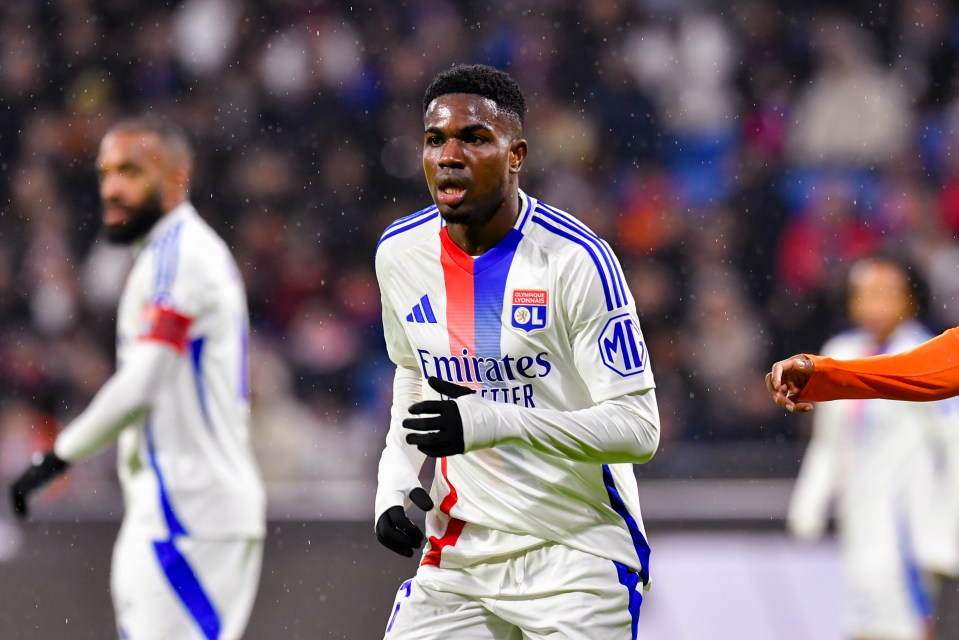 Ernest Nuamah of Lyon running on the field during a Ligue 1 match.