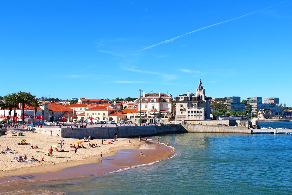 Estoril is popular with tourists and has a sizeable population of British expats