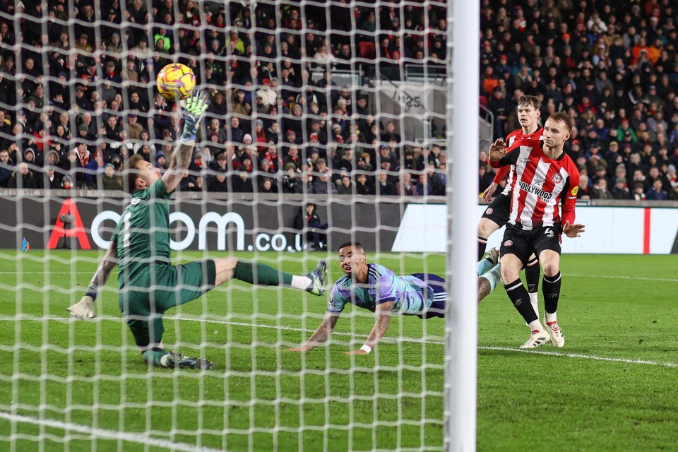 Gabriel Jesus scores a goal for Arsenal.