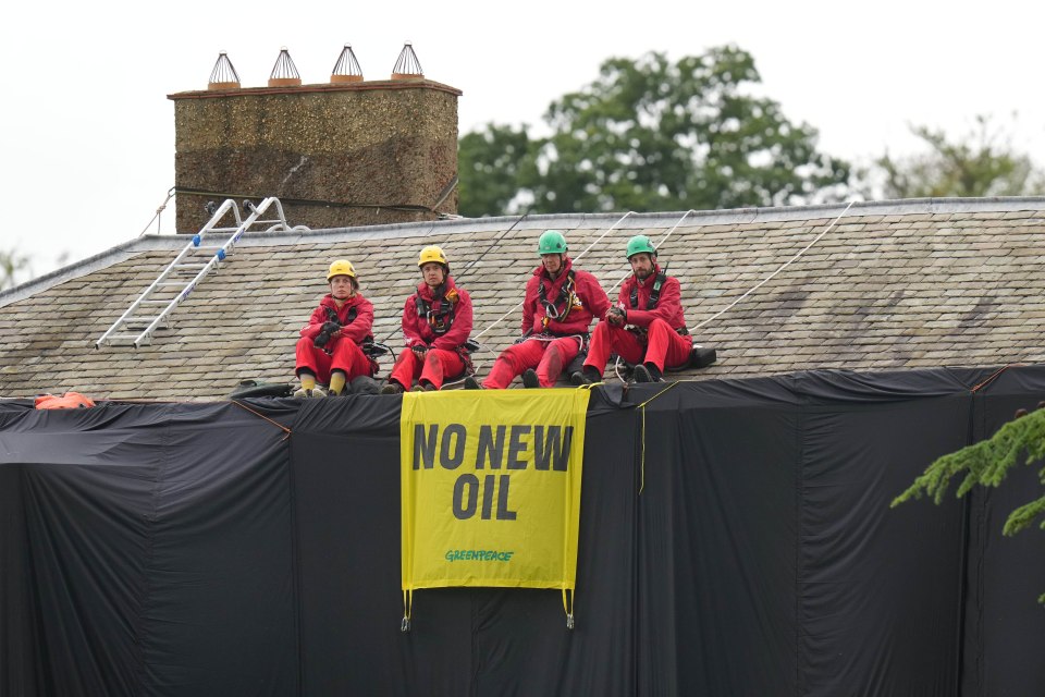 Greenpeace activists on the roof of Rishi Sunak's house protesting against North Sea oil and gas drilling.  A banner reads "NO NEW OIL".