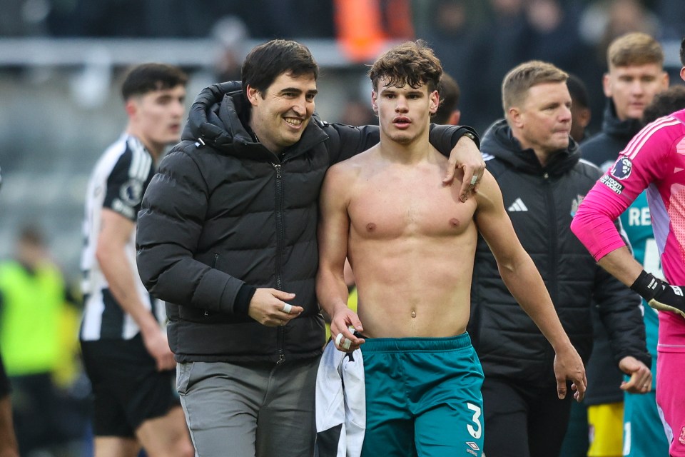 Bournemouth's head coach Andoni Iraola with a shirtless player.